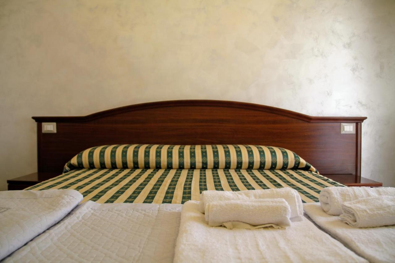 Rooms Dimora Arco - Affitti Brevi Italia Monte SantʼAngelo Екстериор снимка