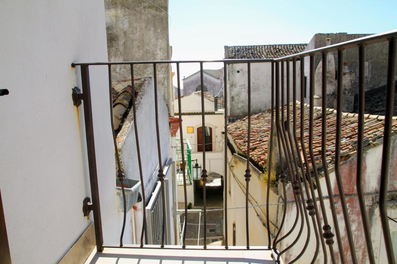 Rooms Dimora Arco - Affitti Brevi Italia Monte SantʼAngelo Екстериор снимка