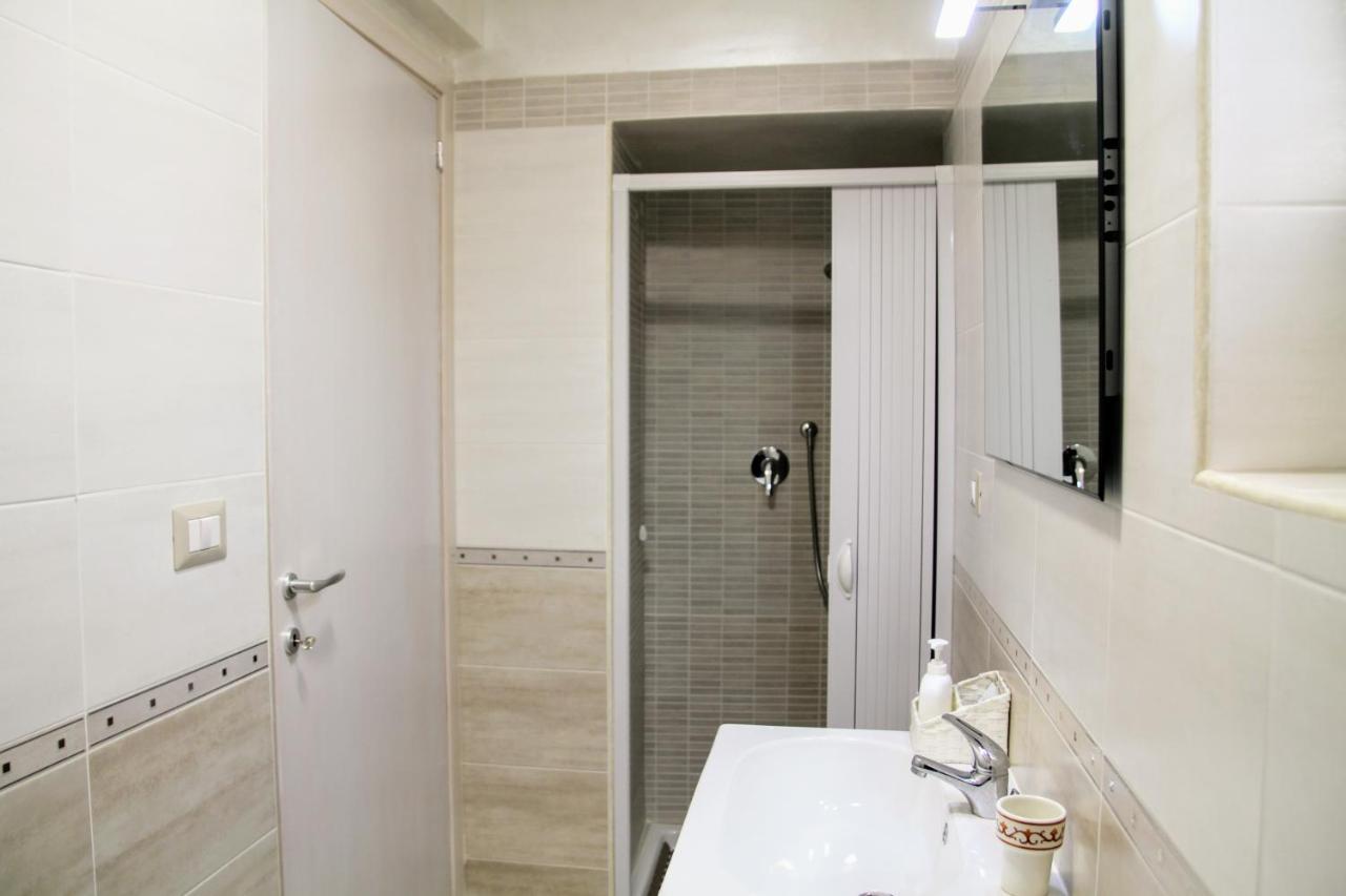 Rooms Dimora Arco - Affitti Brevi Italia Monte SantʼAngelo Екстериор снимка