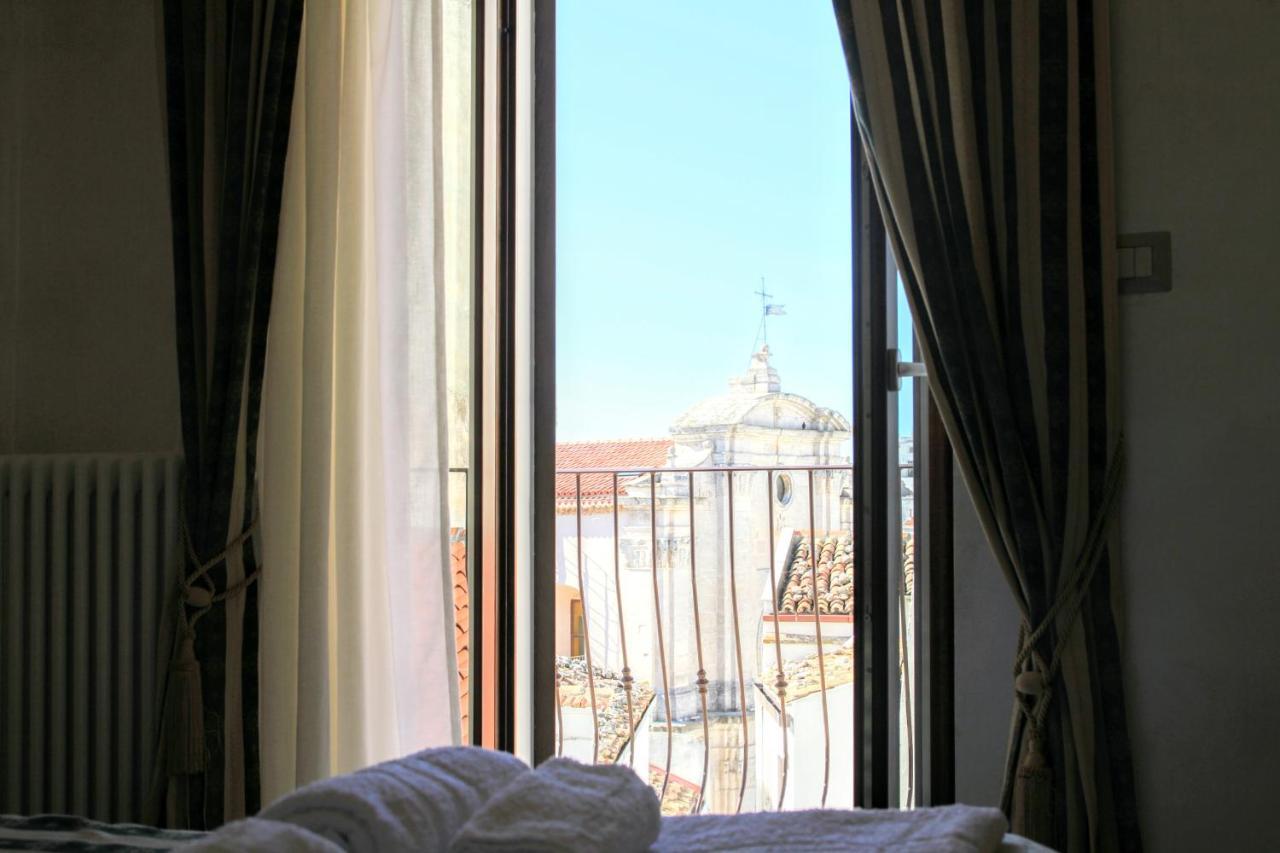 Rooms Dimora Arco - Affitti Brevi Italia Monte SantʼAngelo Екстериор снимка