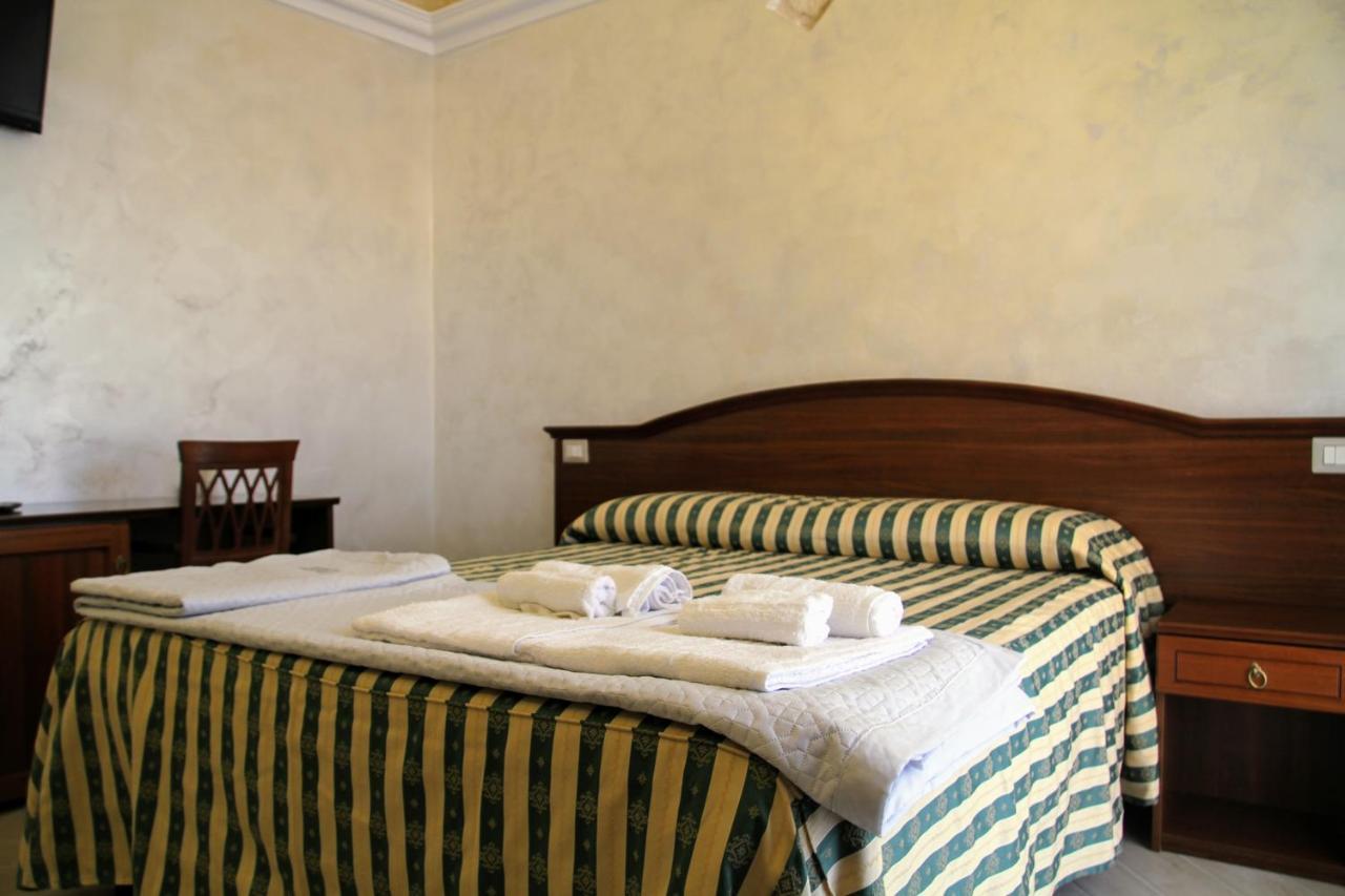 Rooms Dimora Arco - Affitti Brevi Italia Monte SantʼAngelo Екстериор снимка