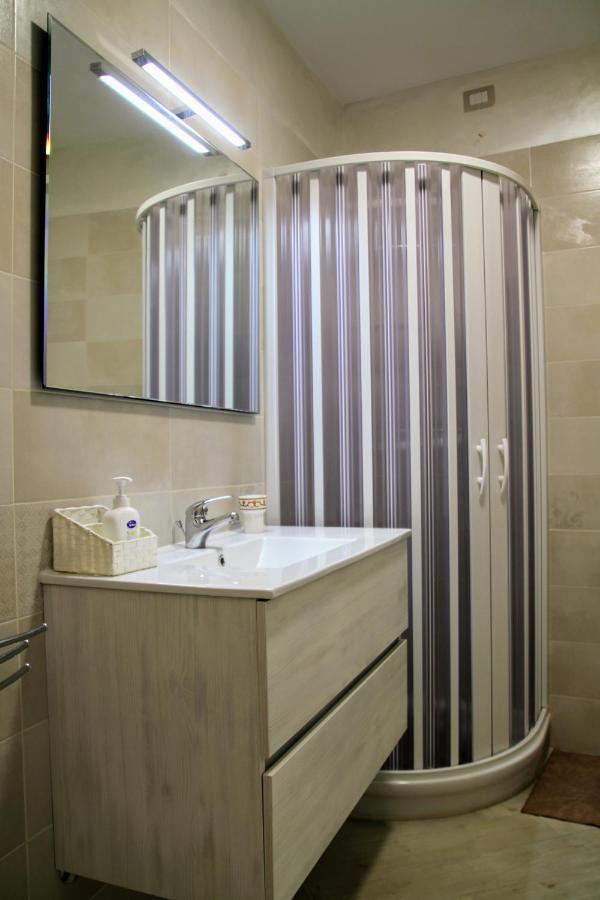 Rooms Dimora Arco - Affitti Brevi Italia Monte SantʼAngelo Екстериор снимка