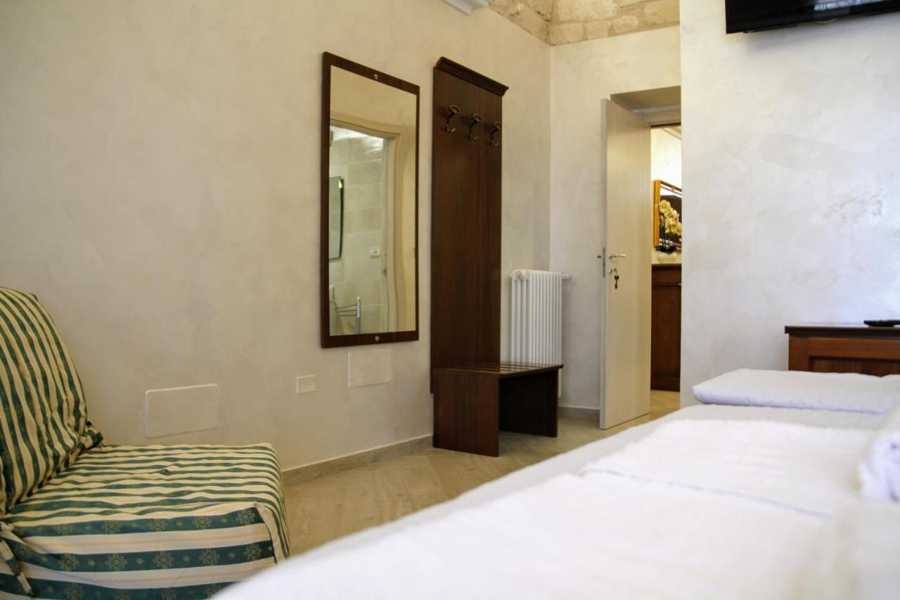 Rooms Dimora Arco - Affitti Brevi Italia Monte SantʼAngelo Екстериор снимка