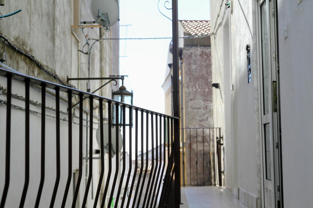 Rooms Dimora Arco - Affitti Brevi Italia Monte SantʼAngelo Екстериор снимка