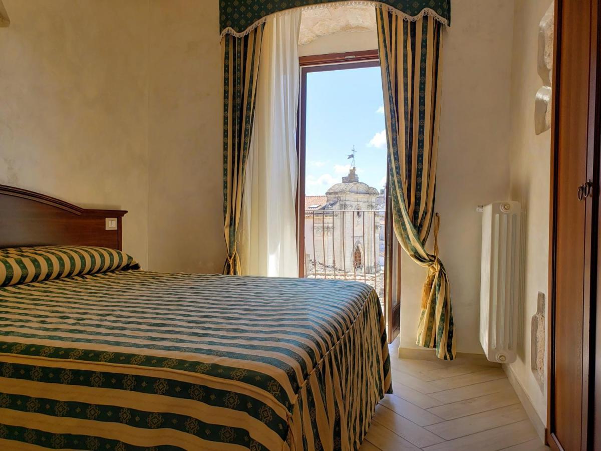Rooms Dimora Arco - Affitti Brevi Italia Monte SantʼAngelo Екстериор снимка